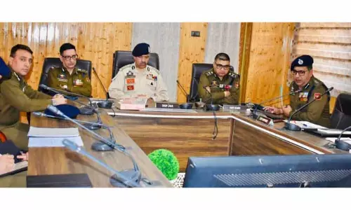 DGP ने सोपोर जिले में सुरक्षा स्थिति की समीक्षा की DGP ने सोपोर जिले में सुरक्षा स्थिति की समीक्षा की