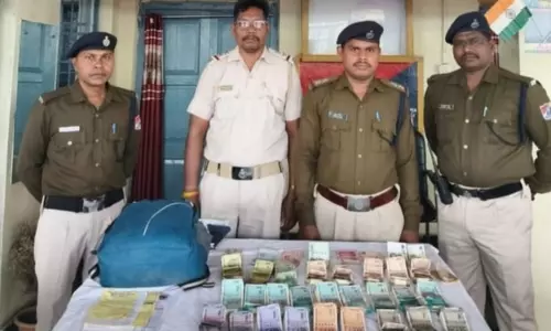 Sonepur: रेलवे स्टेशन पर 2.69 लाख रुपये और 19 विदेशी नोट जब्त Sonepur: रेलवे स्टेशन पर 2.69 लाख रुपये और 19 विदेशी नोट जब्त