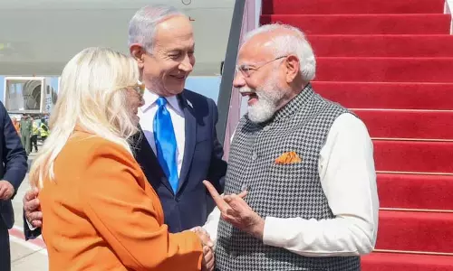 इजरायली प्रधानमंत्री ने एयरपोर्ट पर स्वागत के दौरान पीएम मोदी और सारा नेतन्याहू के बीच ‘colour connect’