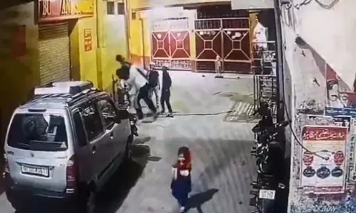 Lucknow में रोज़ा रख रहे 10 साल के मुस्लिम लड़के को ज़मीन पर पटक-पटक कर मारा गया