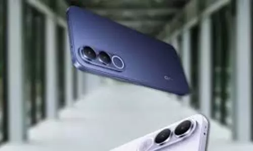 Vivo V70 FE होगा अगला 7000mAh बैटरी, 200MP कैमरा वाला फोन, लॉन्च से पहले लीक Vivo V70 FE होगा अगला 7000mAh बैटरी, 200MP कैमरा वाला फोन, लॉन्च से पहले लीक