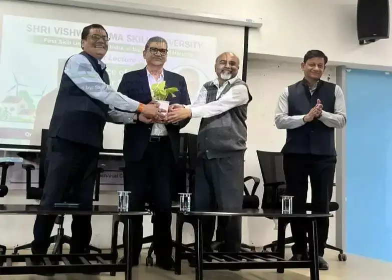 Palwal: एसवीएसयू में रिन्यूएबल एनर्जी और कौशल विकास पर चर्चा Palwal: एसवीएसयू में रिन्यूएबल एनर्जी और कौशल विकास पर चर्चा