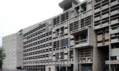 चंडीगढ़ Civil Secretariat में एक अधिकारी ने बिल्डिंग से छलांग लगा दी, यह एक चौंकाने वाली घटना