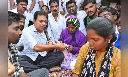 KTR गुरुवार को खम्मम में विस्थापित परिवारों से बातचीत करेंगे