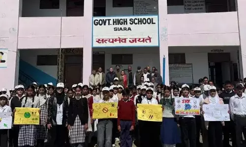 Kathua: एनएसएस छात्रों ने गांव में फैलाया नशा मुक्त संदेश Kathua: एनएसएस छात्रों ने गांव में फैलाया नशा मुक्त संदेश