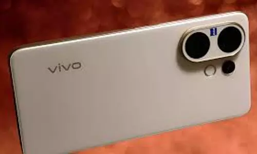 Vivo V70 FE के जल्द लॉन्च की तैयारी, Google Play Console पर हुई लिस्टिंग Vivo V70 FE के जल्द लॉन्च की तैयारी, Google Play Console पर हुई लिस्टिंग