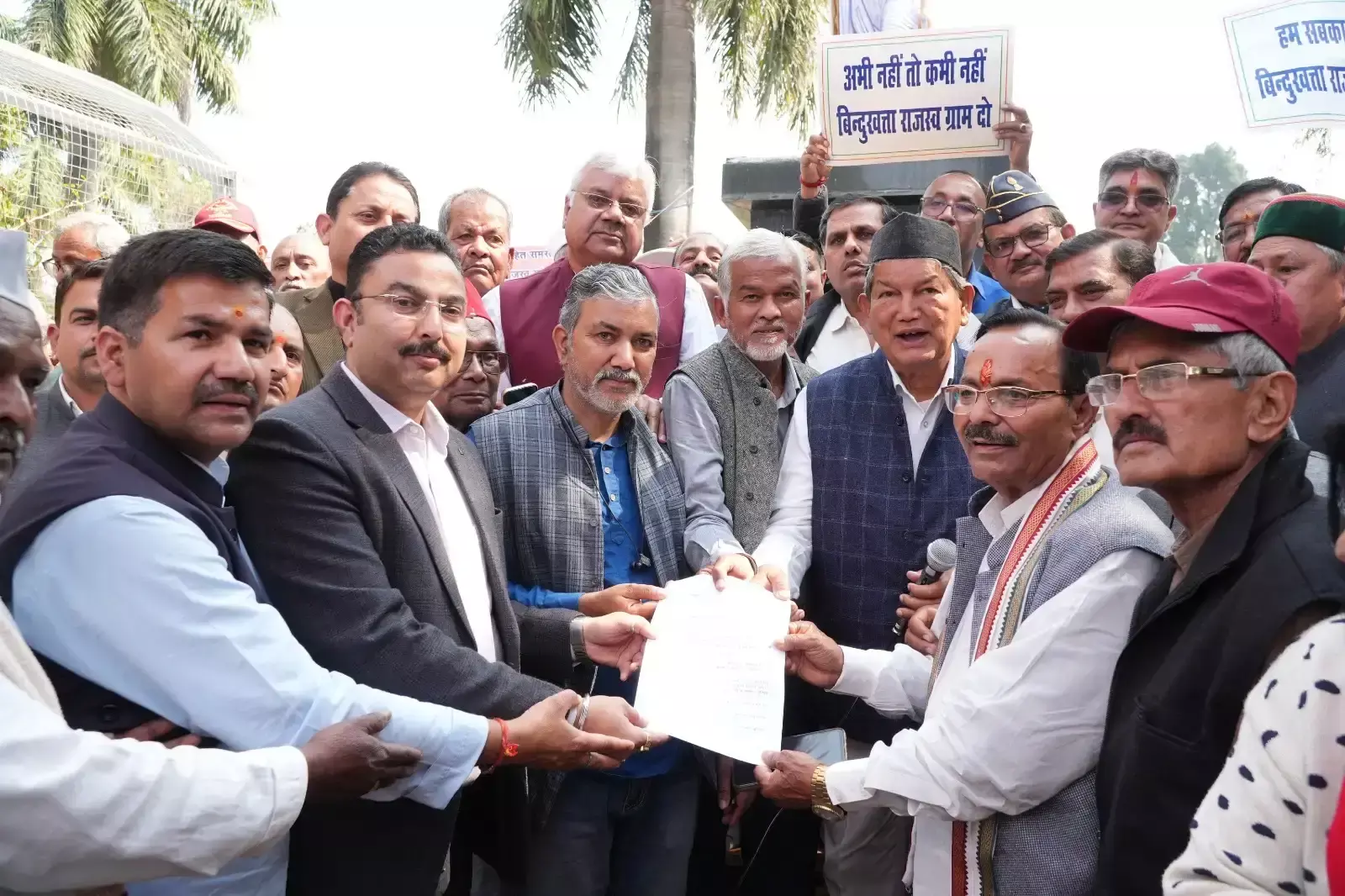 Dehradun: इंडी गठबंधन ने सरकार के खिलाफ जताया विरोध Dehradun: इंडी गठबंधन ने सरकार के खिलाफ जताया विरोध