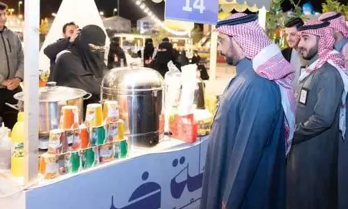 Saudi Arabia में स्ट्रीट वेंडर्स के लिए “बस्ता खैर 2026” पहल शुरू Saudi Arabia में स्ट्रीट वेंडर्स के लिए “बस्ता खैर 2026” पहल शुरू