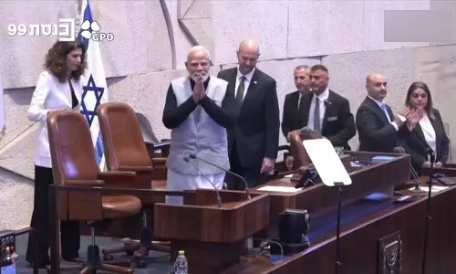 पीएम मोदी ने KNESAT में किया प्रवेश, द्विपक्षीय दौरे की शुरुआत पीएम मोदी ने KNESAT में किया प्रवेश, द्विपक्षीय दौरे की शुरुआत