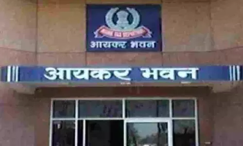 Hisar: डॉ. कालरा के ठिकानों पर आयकर विभाग की जांच Hisar: डॉ. कालरा के ठिकानों पर आयकर विभाग की जांच