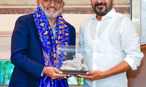मैन्युफैक्चरिंग हब बनाने पर जोर दे रहे CM रेवंत रेड्डी, शांतनु नारायण से की मुलाकात
