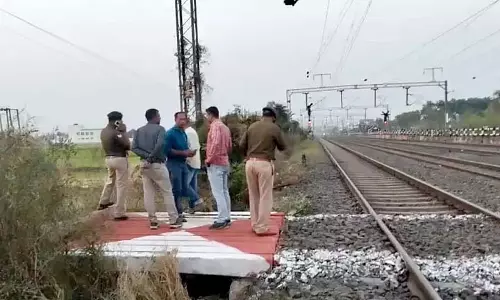 Howrah-Sainthia ट्रैक पर बम मिला, ट्रेन सेवाएं रोकी गईं