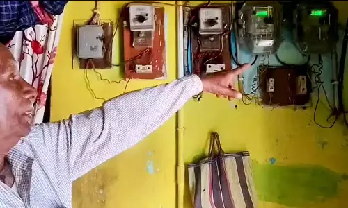 Meter Reading को लेकर हो रही परेशानी से खड़गपुर के लोग नाराज़ Meter Reading को लेकर हो रही परेशानी से खड़गपुर के लोग नाराज़