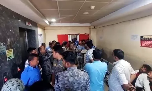 Chanchal Hospital में मेडिकल लापरवाही के खिलाफ परिवार ने किया प्रदर्शन