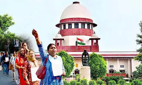 Supreme Court ने 32,000 प्राइमरी स्कूल टीचरों को बहाल करने के आदेश को चुनौती दी Supreme Court ने 32,000 प्राइमरी स्कूल टीचरों को बहाल करने के आदेश को चुनौती दी