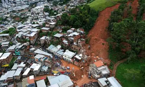 Brazil में बाढ़ से 36 मौतें, दर्जनों लापता Brazil में बाढ़ से 36 मौतें, दर्जनों लापता