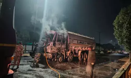 LPG टैंकर में लगी आग, केबिन जलकर खाक, बड़ा हादसा टला