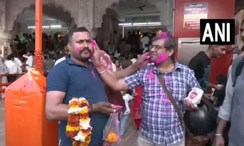 Jaipur: मोती डूंगरी गणेश मंदिर में होली का उल्लास Jaipur: मोती डूंगरी गणेश मंदिर में होली का उल्लास