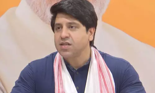 शहजाद पूनावाला ने AI शिखर सम्मेलन में शर्टलेस विरोध पर पार्टी की आलोचना की