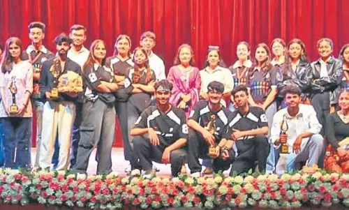 Bareilly: इन्वर्शिया में सांस्कृतिक रंग, महोत्सव में दिखा संगीत का जलवा Bareilly: इन्वर्शिया में सांस्कृतिक रंग, महोत्सव में दिखा संगीत का जलवा