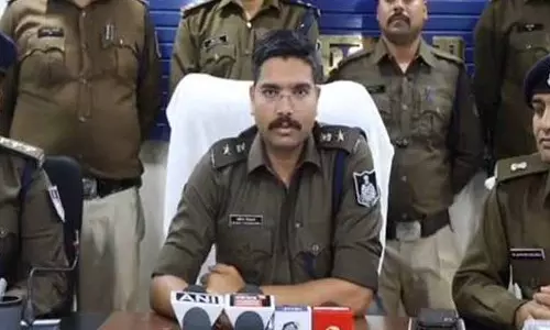 Bhopal: ऑनलाइन सट्टा रैकेट पर पुलिस का शिकंजा Bhopal: ऑनलाइन सट्टा रैकेट पर पुलिस का शिकंजा