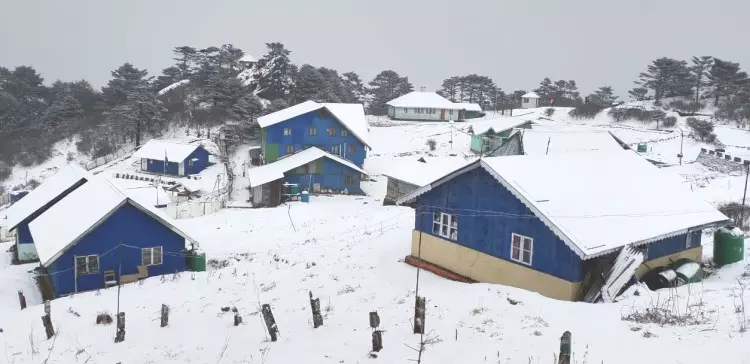 Sikkim: संदाकफू में मौसम की पहली बर्फबारी Sikkim: संदाकफू में मौसम की पहली बर्फबारी