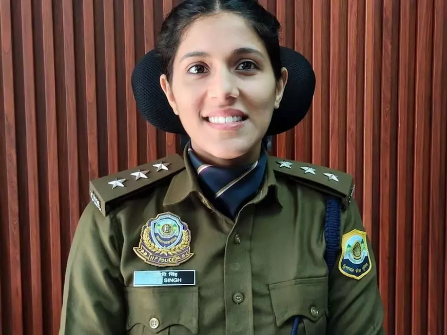 IPS अफसर के बार-बार छुट्टी पर जाने की वजह से यह फैसला लिया गया...चर्चा में आईं IPS अफसर के बार-बार छुट्टी पर जाने की वजह से यह फैसला लिया गया...चर्चा में आईं