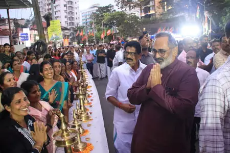 सबरीमाला सोना चोरी मामला: भाजपा का विरोध प्रदर्शन, सीएम से ‘भगवान अय्यप्पा से माफी’ की मांग सबरीमाला सोना चोरी मामला: भाजपा का विरोध प्रदर्शन, सीएम से ‘भगवान अय्यप्पा से माफी’ की मांग