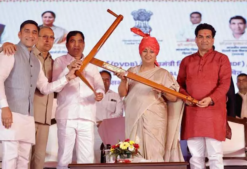 मुख्यमंत्री ने Mundka में 264 करोड़ रुपये की 49 विकास परियोजनाओं का शिलान्यास किया मुख्यमंत्री ने Mundka में 264 करोड़ रुपये की 49 विकास परियोजनाओं का शिलान्यास किया