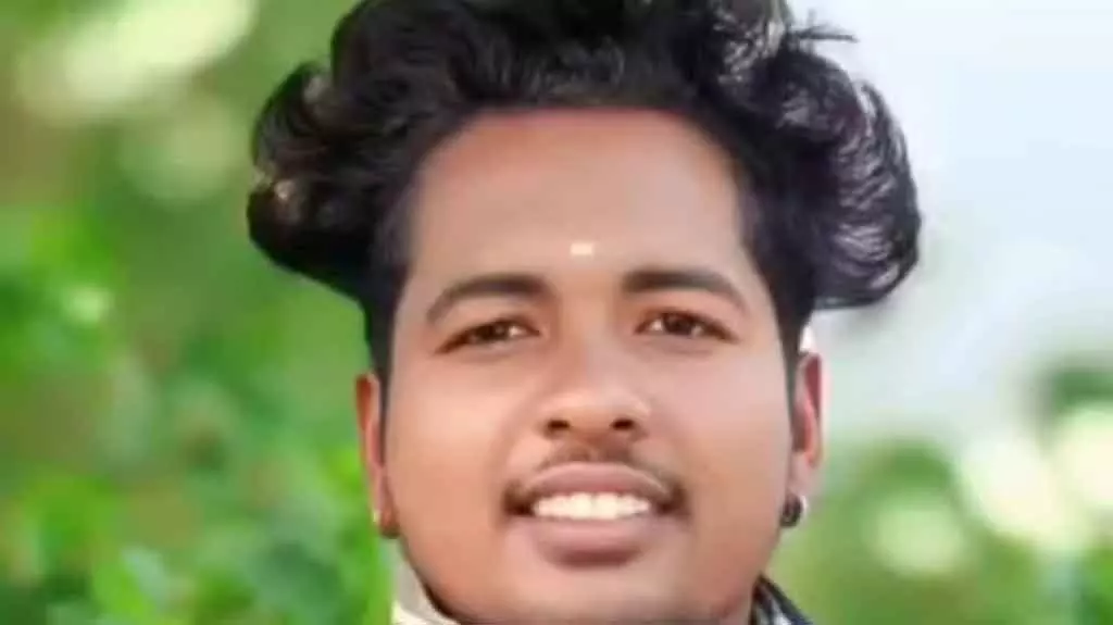 Tamil Nadu : मंडप बनाते समय करंट लगने से युवक की मौत Tamil Nadu : मंडप बनाते समय करंट लगने से युवक की मौत