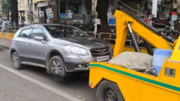 Indore : ट्रैफिक पुलिस सड़कों पर उतरी, नो-पार्किंग नियम तोड़ने वालों पर कोई रहम नहीं Indore : ट्रैफिक पुलिस सड़कों पर उतरी, नो-पार्किंग नियम तोड़ने वालों पर कोई रहम नहीं