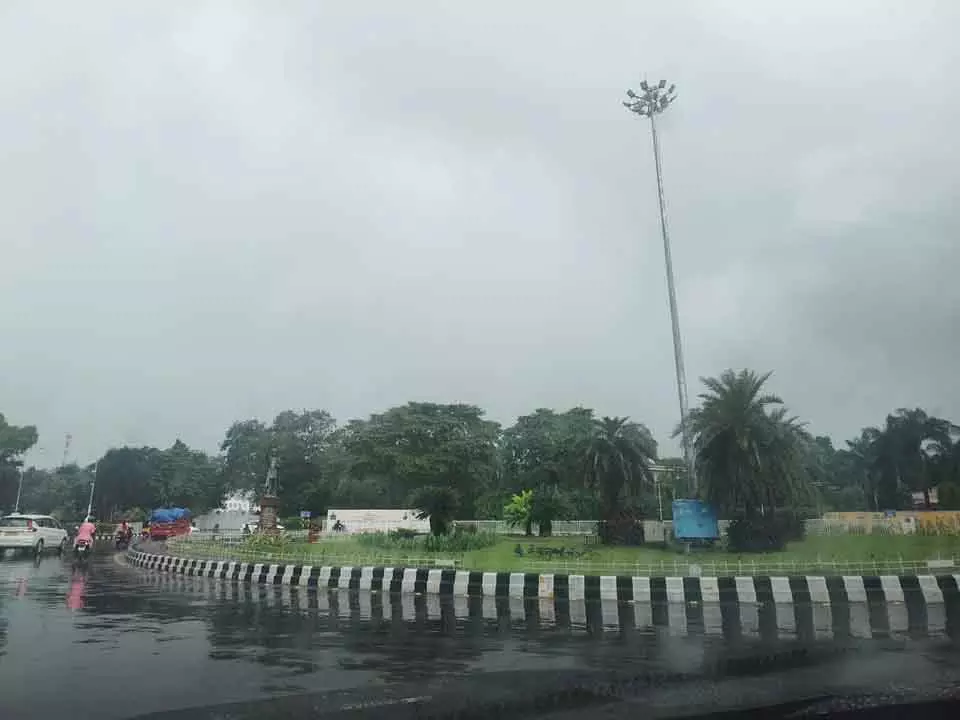 Odisha : सरकार ने आंधी-तूफान की चेतावनी के बाद पांच जिलों को अलर्ट पर रखा Odisha : सरकार ने आंधी-तूफान की चेतावनी के बाद पांच जिलों को अलर्ट पर रखा