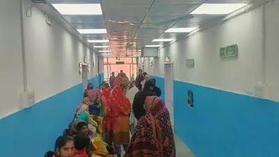 Bhiwani: अस्पताल में इलाज के लिए लंबी कतार, स्वास्थ्य सेवाओं पर बढ़ा दबाव Bhiwani: अस्पताल में इलाज के लिए लंबी कतार, स्वास्थ्य सेवाओं पर बढ़ा दबाव