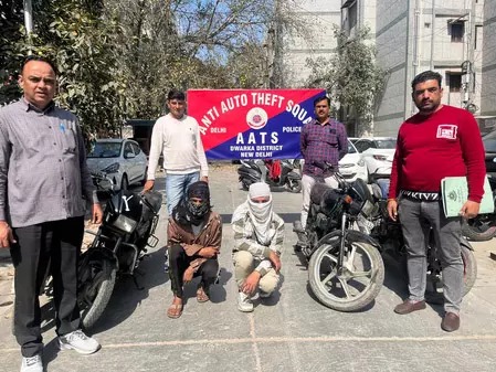 वाहन चोरों पर बड़ी कार्रवाई, 3 चोरों को 6 दोपहिया वाहनों के साथ किया गया गिरफ्तार वाहन चोरों पर बड़ी कार्रवाई, 3 चोरों को 6 दोपहिया वाहनों के साथ किया गया गिरफ्तार