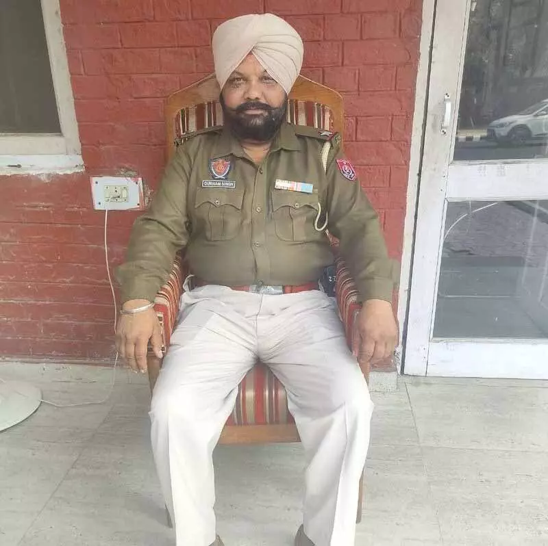 Gurdaspur police की हत्या के मामले में आरोपी गिरफ्तार, मुठभेड़ में एक और को गोली लगी Gurdaspur police की हत्या के मामले में आरोपी गिरफ्तार, मुठभेड़ में एक और को गोली लगी