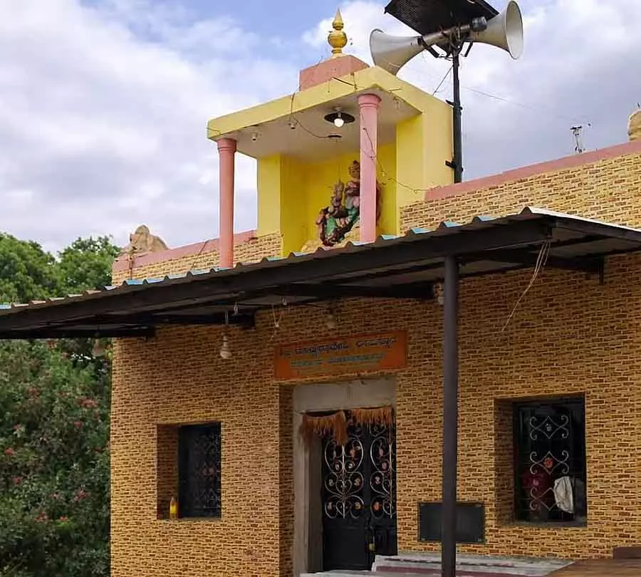 Tubagere गांव के डोड्डम्मा मंदिर से हल्दी और आभूषण चोरी हो गए Tubagere गांव के डोड्डम्मा मंदिर से हल्दी और आभूषण चोरी हो गए