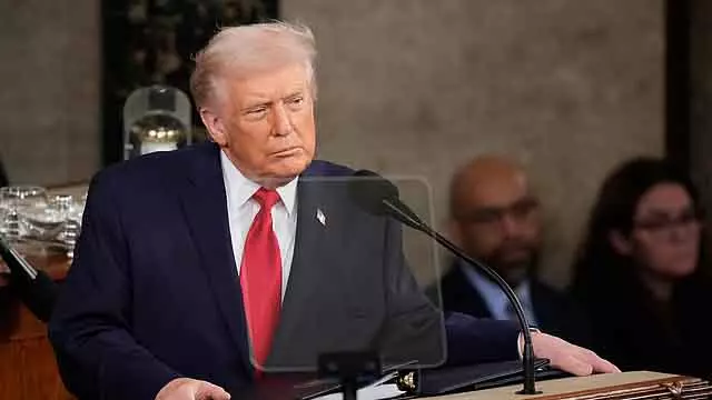 Trump के SOTU भाषण में इकॉनमी, देशभक्ति और डेमोक्रेट्स पर हमला Trump के SOTU भाषण में इकॉनमी, देशभक्ति और डेमोक्रेट्स पर हमला