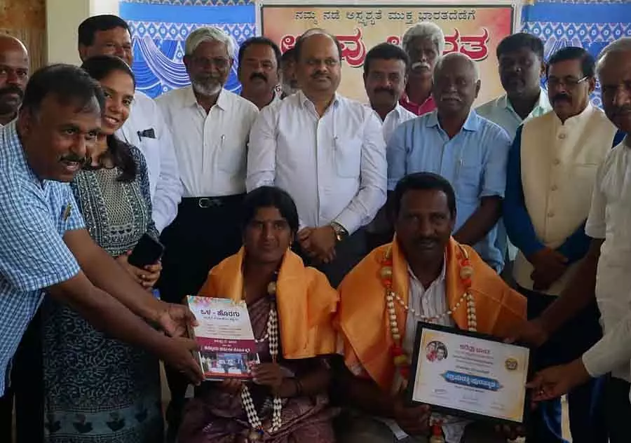 माता-पिता को अंतरजातीय विवाह करने दें: District Collector माता-पिता को अंतरजातीय विवाह करने दें: District Collector