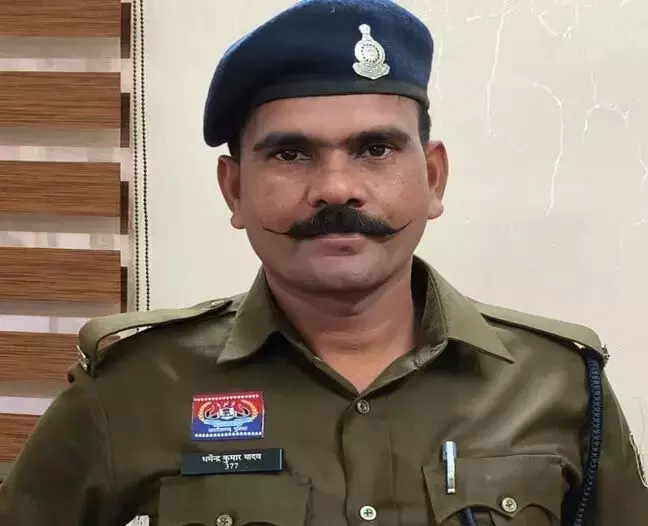 2 पुलिसकर्मियों की मौत, तेज रफ़्तार वाहन ने लिया चपेट में 2 पुलिसकर्मियों की मौत, तेज रफ़्तार वाहन ने लिया चपेट में
