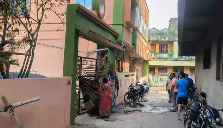 Bhubaneswar: पारादीप महिला की मौत, पीड़िता को लिफ्ट देने की पेशकश की, मारपीट की, चौथी मंजिल से फेंका Bhubaneswar: पारादीप महिला की मौत, पीड़िता को लिफ्ट देने की पेशकश की, मारपीट की, चौथी मंजिल से फेंका