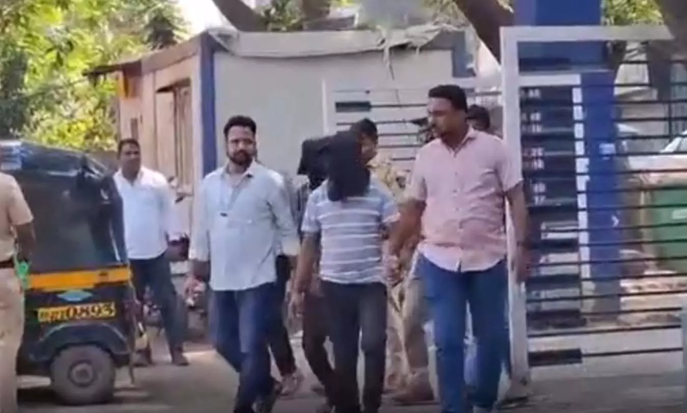 सावधान! फलों पर चूहे मारने की दवा, दो फल विक्रेता अरेस्ट सावधान! फलों पर चूहे मारने की दवा, दो फल विक्रेता अरेस्ट