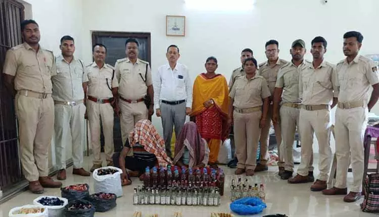 Kalahandi में नकली शराब रैकेट का भंडाफोड़, भारी मात्रा में शराब के साथ दो लोग गिरफ्तार Kalahandi में नकली शराब रैकेट का भंडाफोड़, भारी मात्रा में शराब के साथ दो लोग गिरफ्तार
