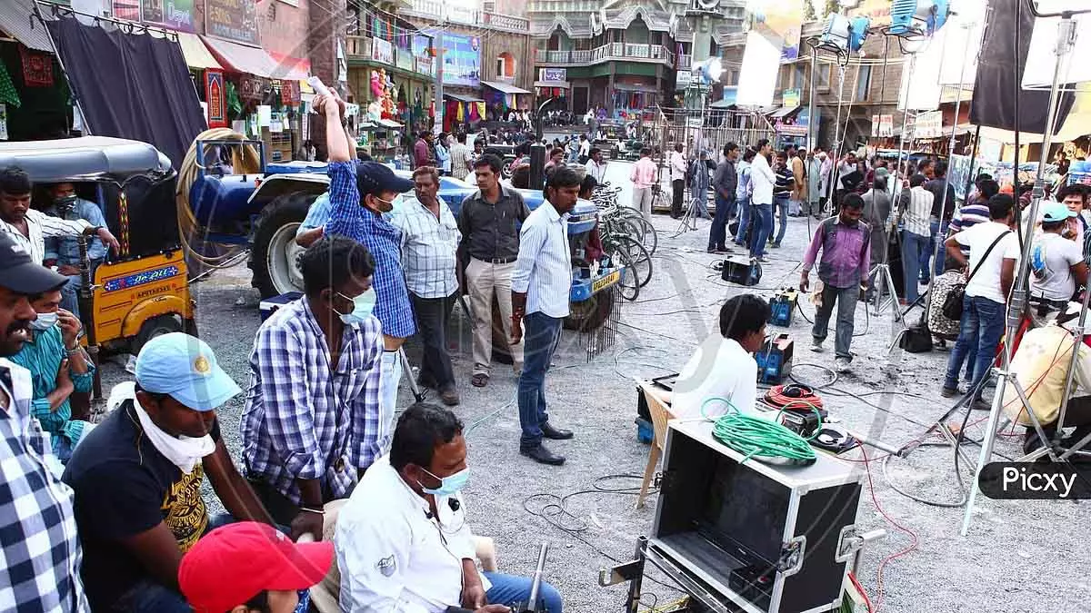 Indore : IPL के बड़े कमर्शियल के आने से ऐतिहासिक राजवाड़ा सुर्खियों में Indore : IPL के बड़े कमर्शियल के आने से ऐतिहासिक राजवाड़ा सुर्खियों में