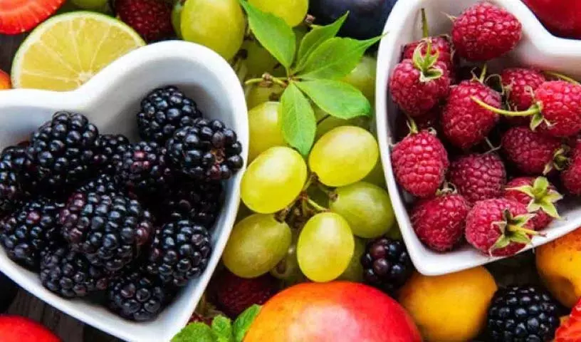 Heart की सेहत के लिए फल: दिल की सुरक्षा और स्ट्रोक से बचने के लिए रोज़ाना ये फल खाएं Heart की सेहत के लिए फल: दिल की सुरक्षा और स्ट्रोक से बचने के लिए रोज़ाना ये फल खाएं