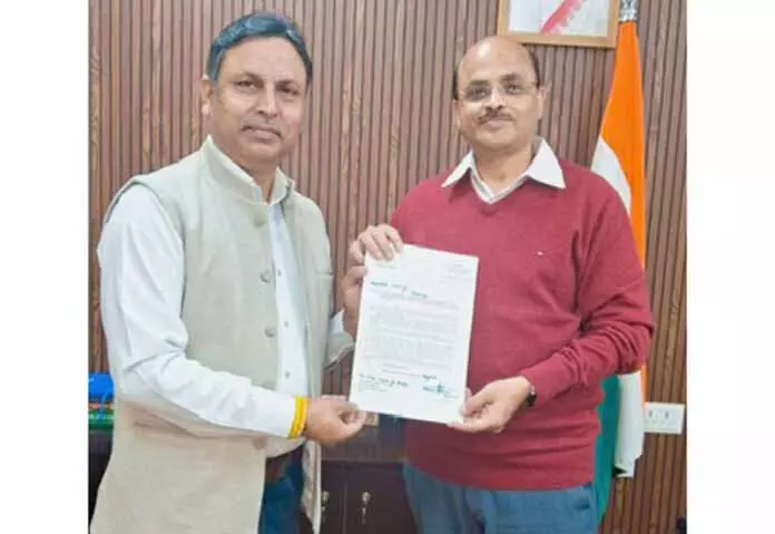 MLA ने कठुआ रेलवे स्टेशन का मुद्दा डीआरएम के समक्ष उठाया MLA ने कठुआ रेलवे स्टेशन का मुद्दा डीआरएम के समक्ष उठाया