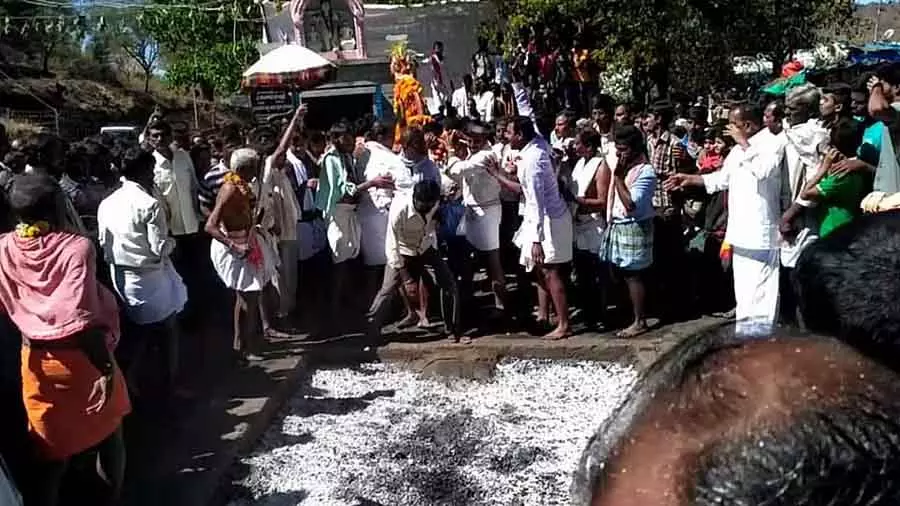 Hosadurga : गौरवशाली वीरभद्रेश्वर स्वामी की पूजा Hosadurga : गौरवशाली वीरभद्रेश्वर स्वामी की पूजा
