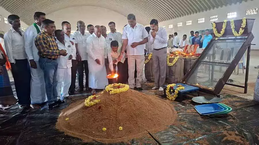 बाजरा खरीद प्रक्रिया शुरू; गुणवत्ता को प्राथमिकता दी गई – Govindappa बाजरा खरीद प्रक्रिया शुरू; गुणवत्ता को प्राथमिकता दी गई – Govindappa