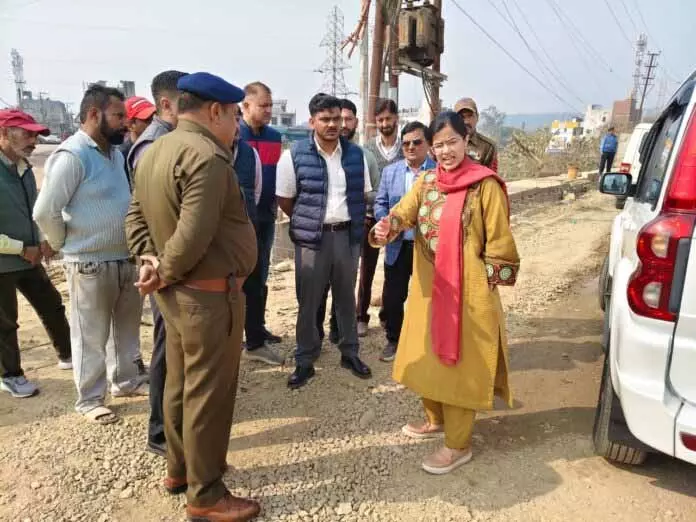 डीसी सांबा ने NH की स्थिति की समीक्षा की, NHAI को समय पर काम पूरा करने का निर्देश दिया डीसी सांबा ने NH की स्थिति की समीक्षा की, NHAI को समय पर काम पूरा करने का निर्देश दिया