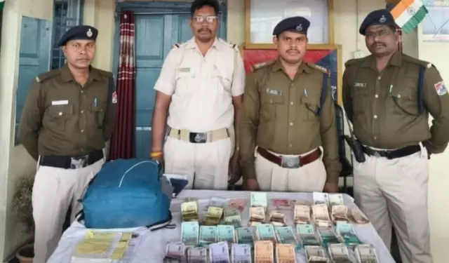 Sonepur: रेलवे स्टेशन पर 2.69 लाख रुपये और 19 विदेशी नोट जब्त Sonepur: रेलवे स्टेशन पर 2.69 लाख रुपये और 19 विदेशी नोट जब्त