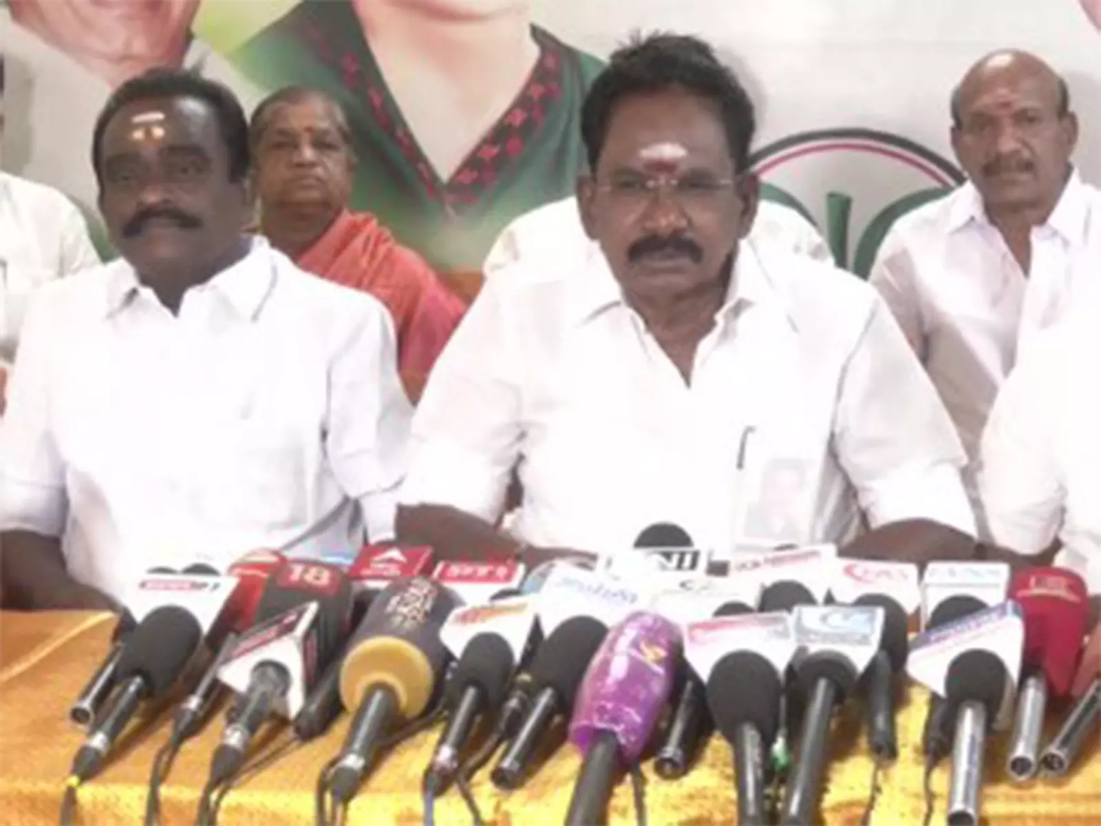 मदुरै की सड़कें गड्ढों से भरी हैं, 37 वार्डों में पानी की कमी है: AIADMK के सेल्लूर राजू मदुरै की सड़कें गड्ढों से भरी हैं, 37 वार्डों में पानी की कमी है: AIADMK के सेल्लूर राजू